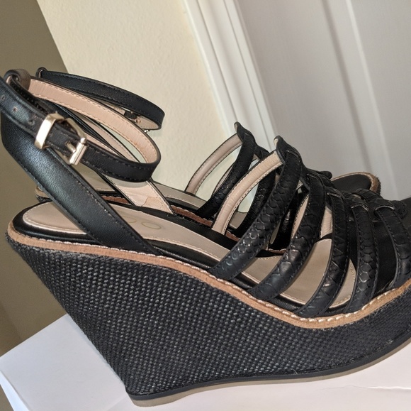 Shoes - Picture 5 of 8